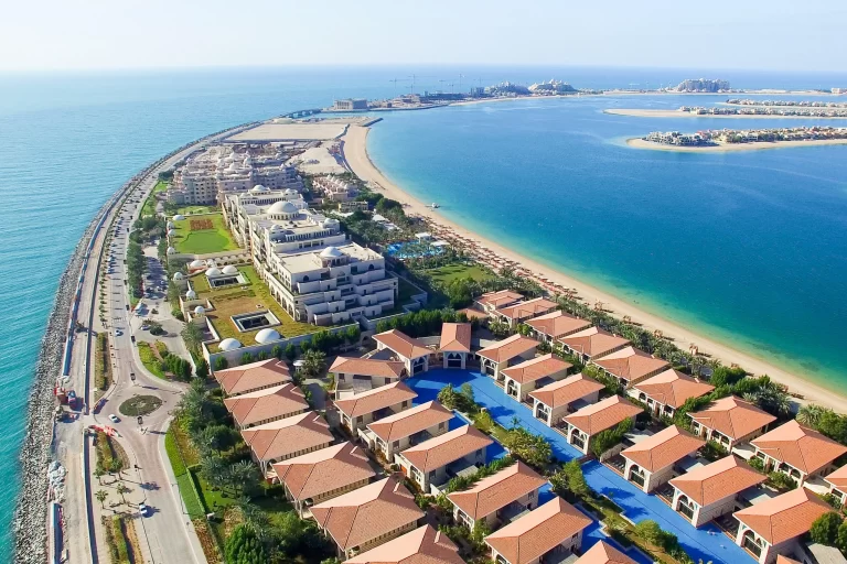 Modern villas in UAE offering spacious rental living for families