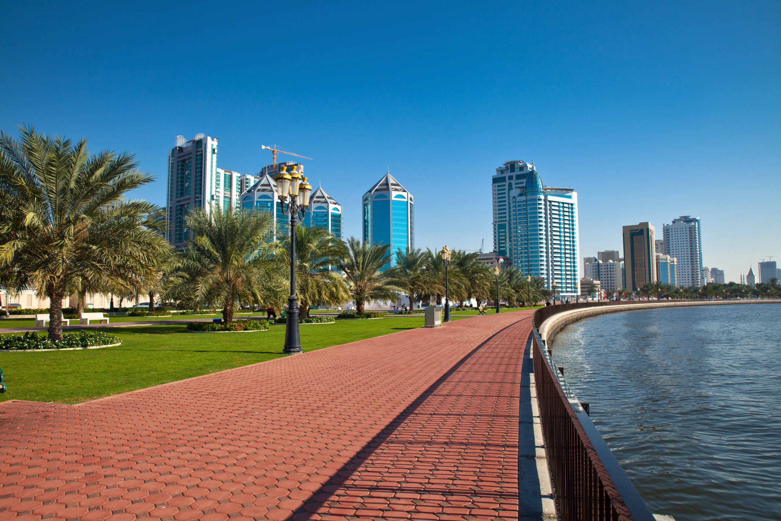 Best Areas to Rent a Property in Sharjah – Al Majaz waterfront and residential skyline